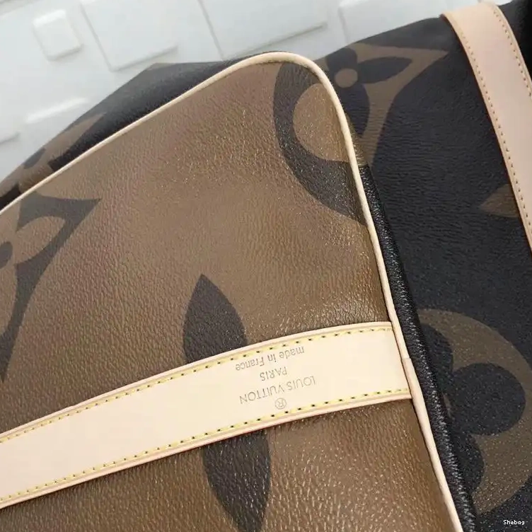 19T1L0005 LV Bags 0819